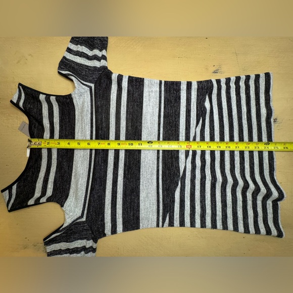 Calvin Klein - Picture 4 of 6